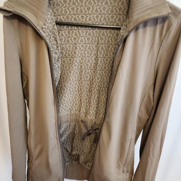 Lululemon Raja Reversible Jacket Green - Picture 2 of 7